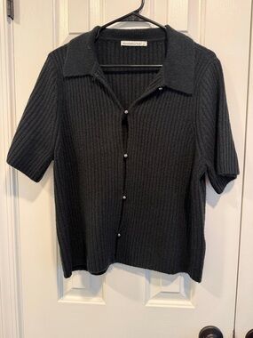 Abercrombie & Fitch Black Ribbed Short-Sleeve Knit Top with Pearl Buttons